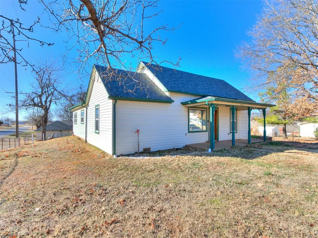 Photo 5 — 418 S 10th Street, Kingfisher, OK 73750