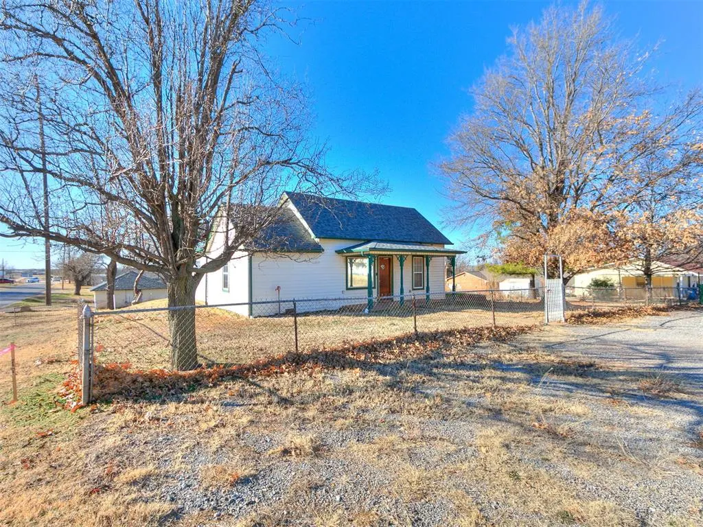 Photo 6 — 418 S 10th Street, Kingfisher, OK 73750