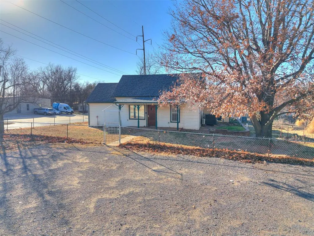 Photo 8 — 418 S 10th Street, Kingfisher, OK 73750