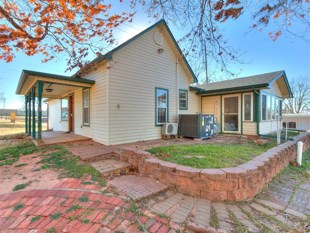 Photo 10 — 418 S 10th Street, Kingfisher, OK 73750