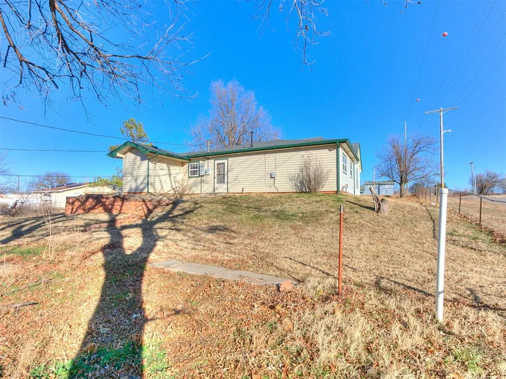 Photo 12 — 418 S 10th Street, Kingfisher, OK 73750