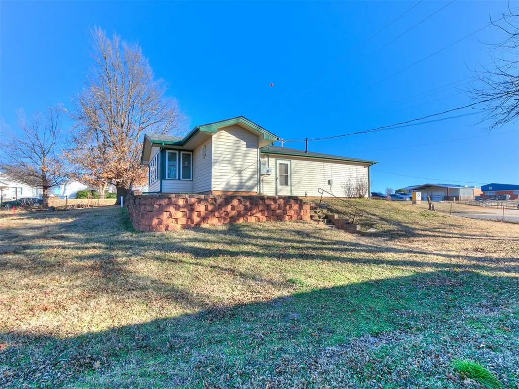 Photo 13 — 418 S 10th Street, Kingfisher, OK 73750