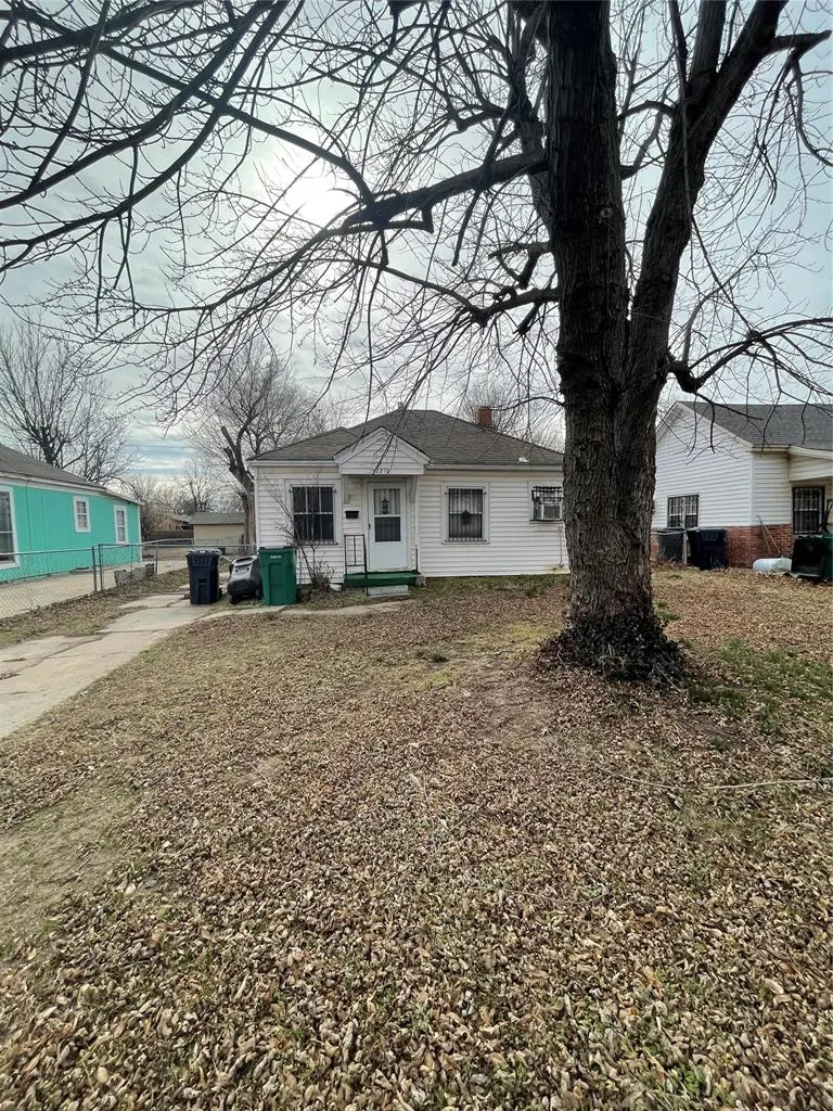 Front exterior — 2216 SW 21st Street, Oklahoma City, OK 73108