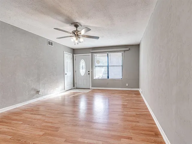 Photo 6 — 321 NW 80th Street, Oklahoma City, OK 73114