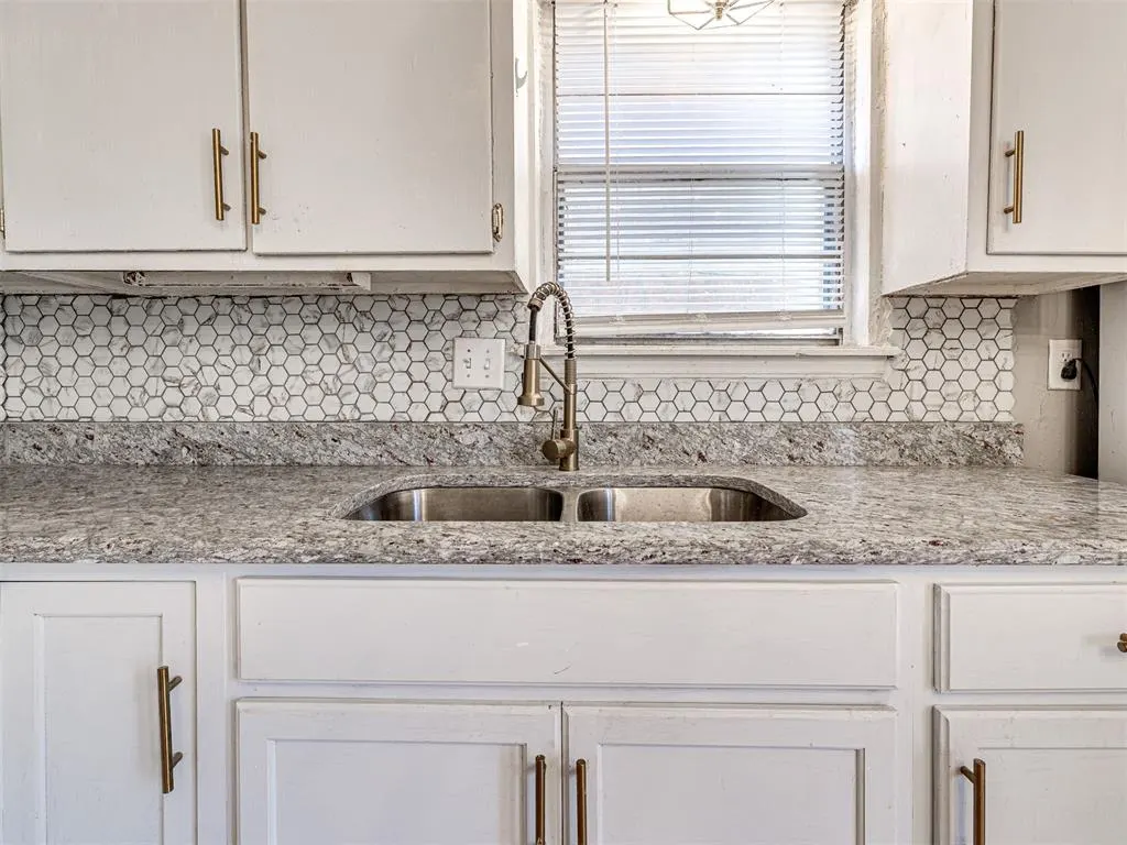 Photo 12 — 321 NW 80th Street, Oklahoma City, OK 73114