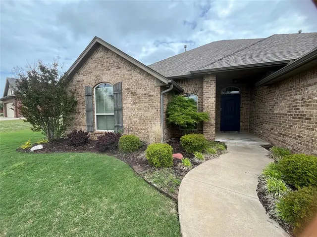 Photo 2 — 2600 E Bradley, Shawnee, OK 74804