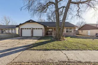 Sold home at 1824 Elmhurst Drive