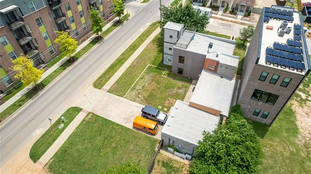 Photo 8 — 33 NE 7th Street, Oklahoma City, OK 73104