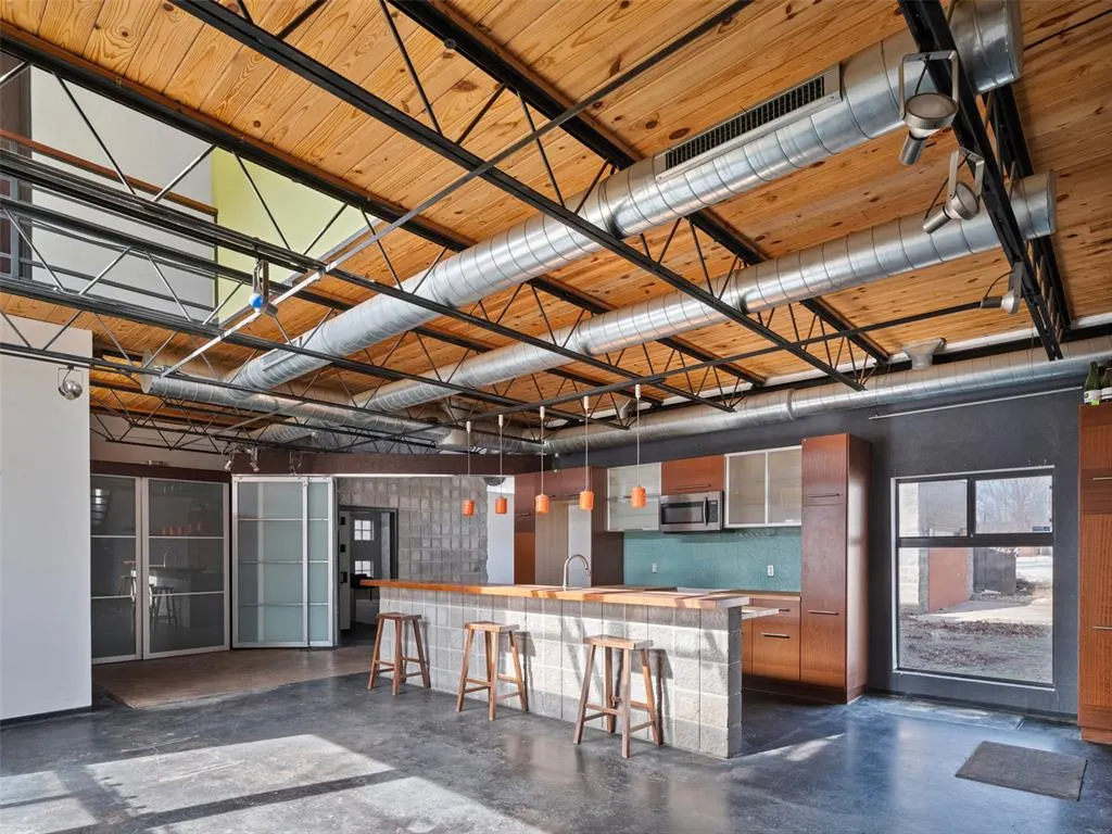 Photo 18 — 33 NE 7th Street, Oklahoma City, OK 73104