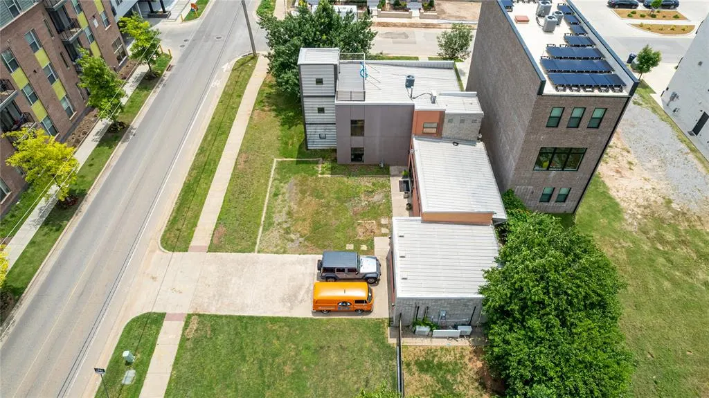 Photo 2 — 33 NE 7th Street, Oklahoma City, OK 73104
