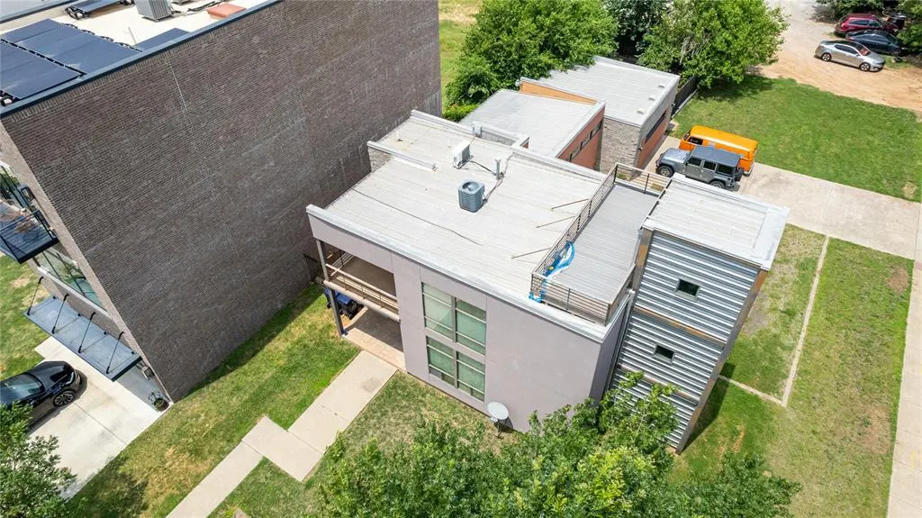 Photo 4 — 33 NE 7th Street, Oklahoma City, OK 73104