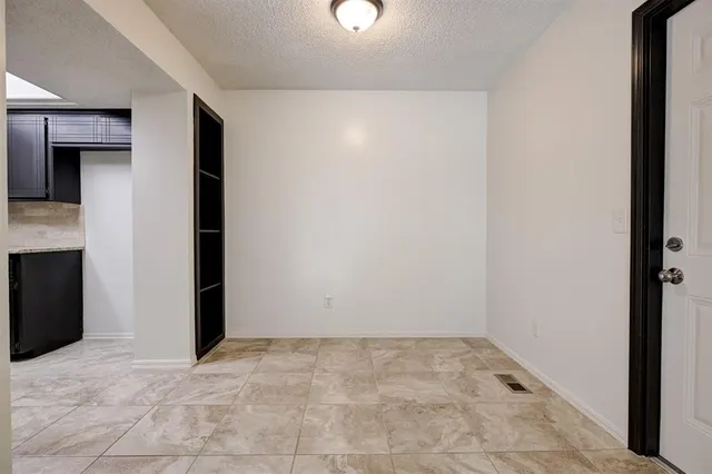 Photo 5 — 9021 N Rockwell Drive, Oklahoma City, OK 73132