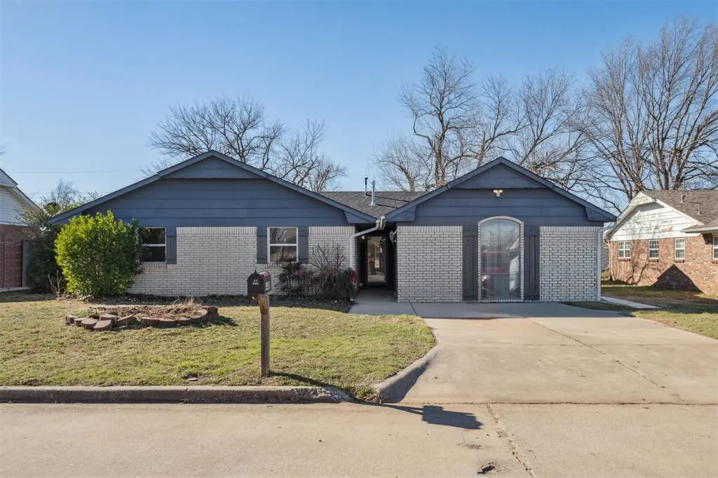 Photo 2 — 4408 N Chapman Avenue, Shawnee, OK 74804