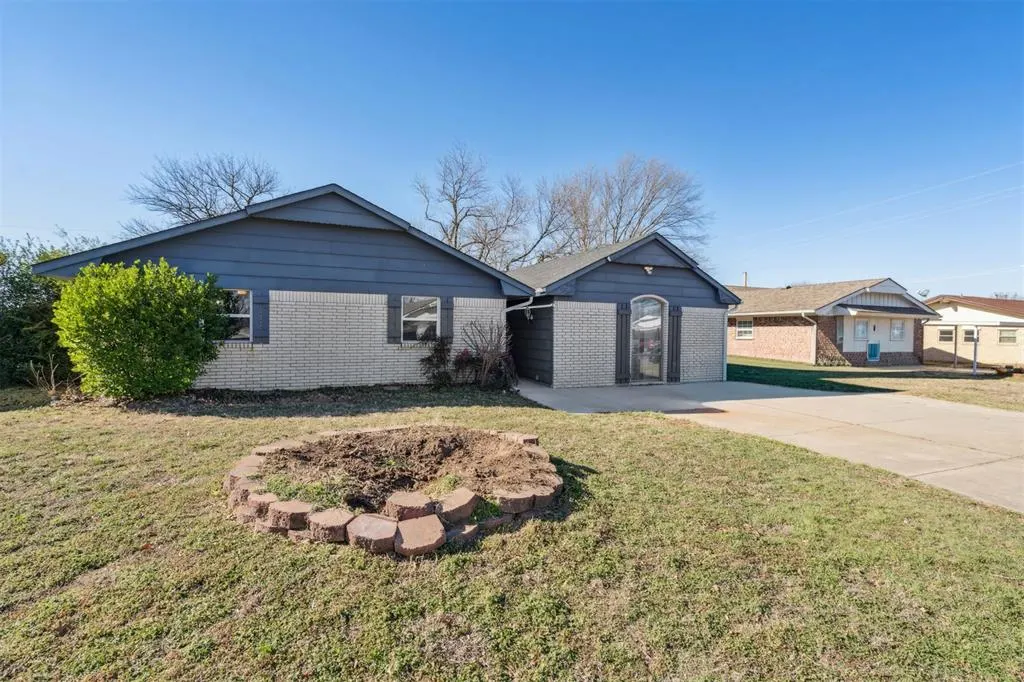 Photo 3 — 4408 N Chapman Avenue, Shawnee, OK 74804