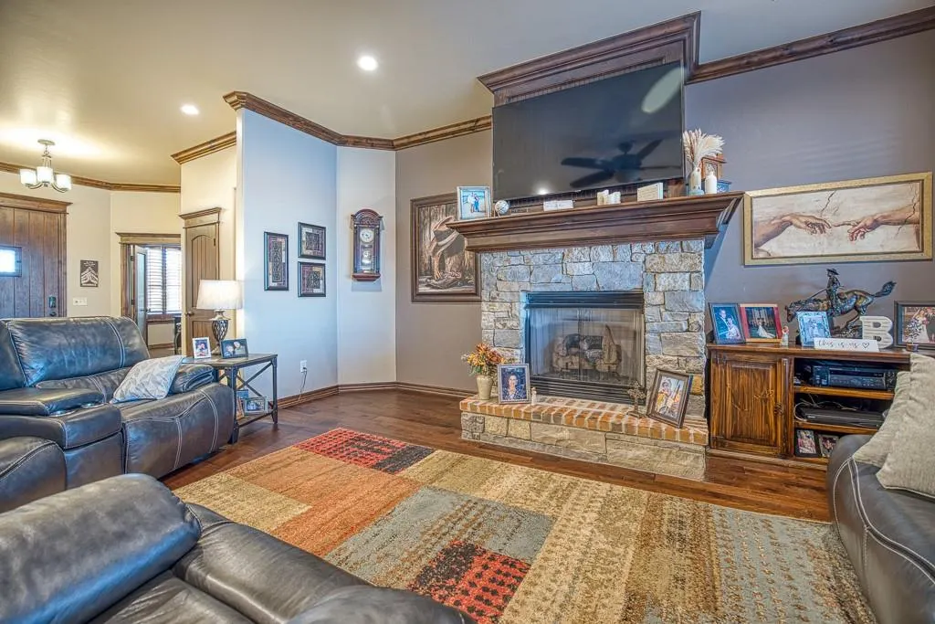 Photo 3 — 1905 Massey Avenue, Kingfisher, OK 73750