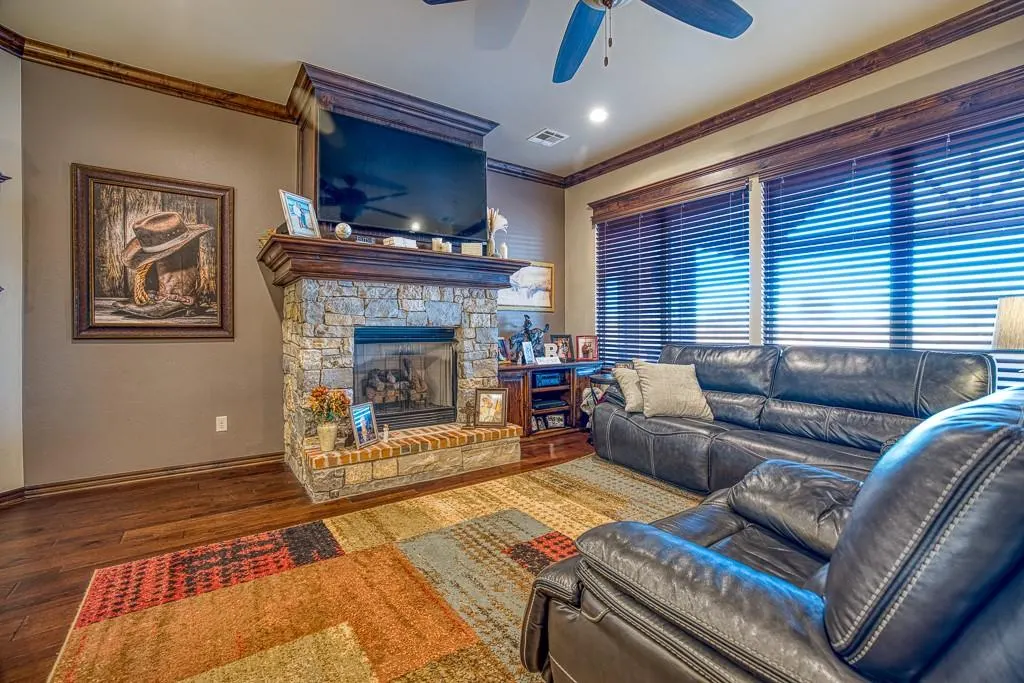 Photo 4 — 1905 Massey Avenue, Kingfisher, OK 73750
