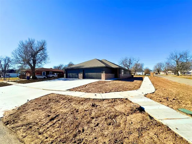 Photo 4 — 1402 S Jensen Avenue, El Reno, OK 73036