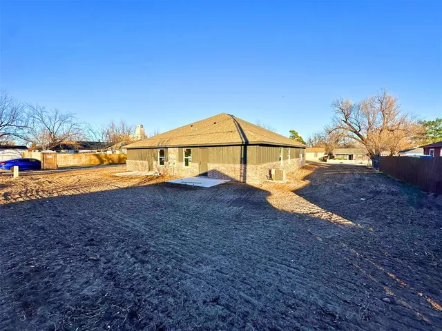 Photo 8 — 1402 S Jensen Avenue, El Reno, OK 73036