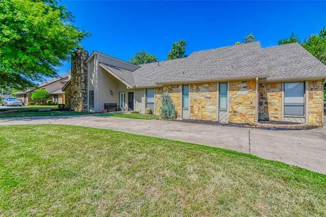Photo 2 — 1402 Broad Acres Drive, Norman, OK 73072