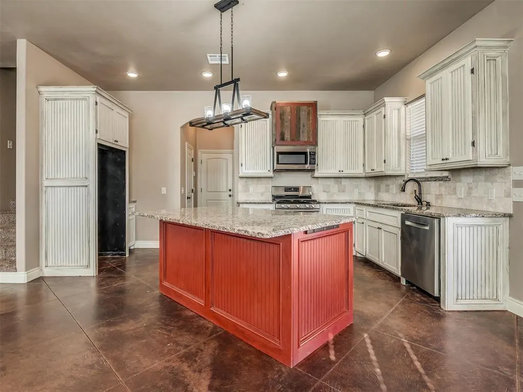 Photo 11 — 5750 Henney Place, Choctaw, OK 73020