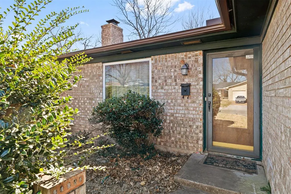 Photo 3 — 1424 NW 104th Terrace, Oklahoma City, OK 73114