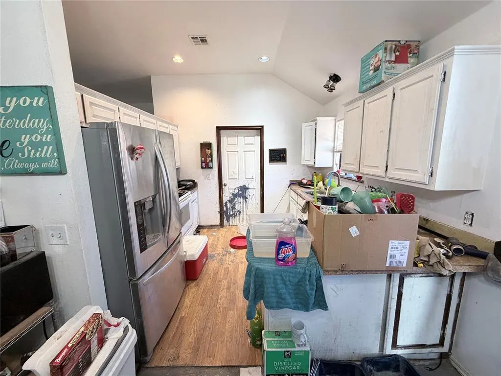 Photo 7 — 8013 Wilshire Ridge Drive, Oklahoma City, OK 73132