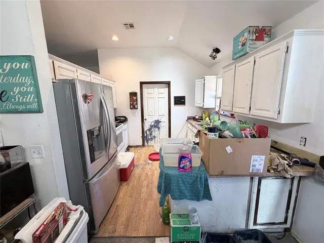 Photo 7 — 8013 Wilshire Ridge Drive, Oklahoma City, OK 73132
