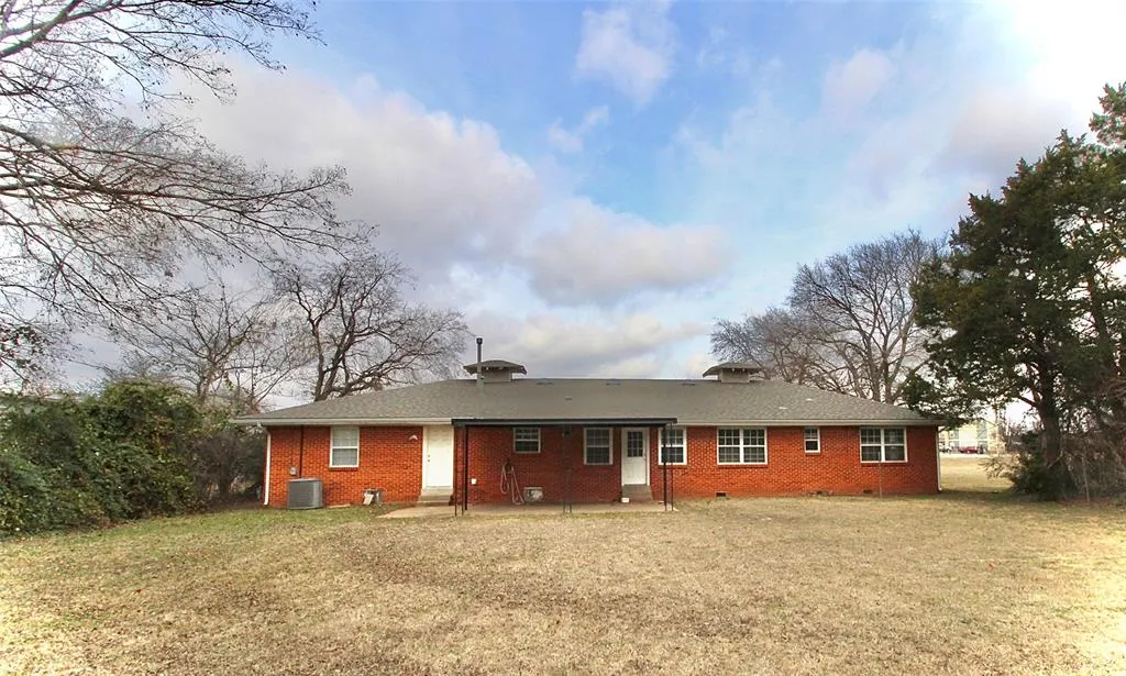 Front exterior — 2000 Alameda Street, Norman, OK 73071