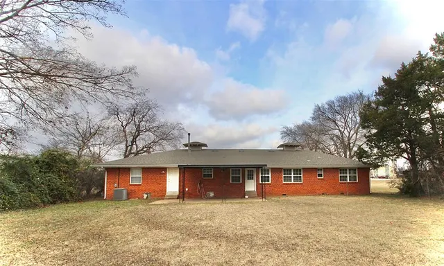 Front exterior — 2000 Alameda Street, Norman, OK 73071
