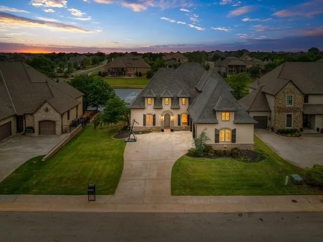 Photo 2 — 4517 Roundup Road, Edmond, OK 73034
