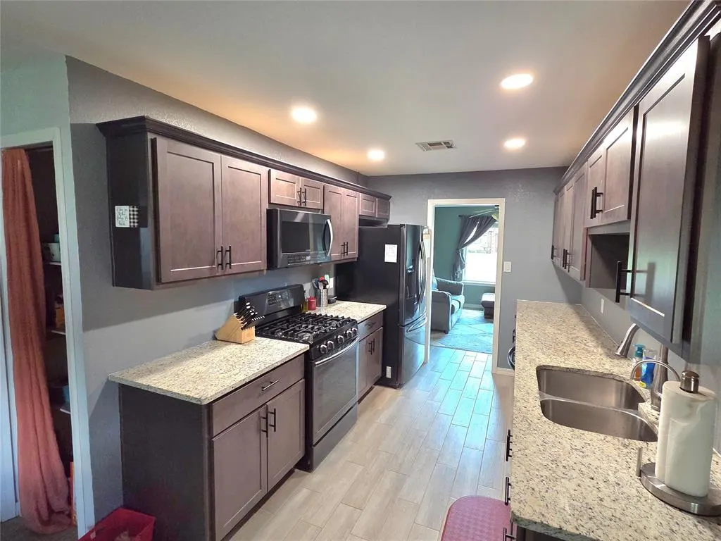 Photo 8 — 605 Hayes Street, Altus, OK 73521
