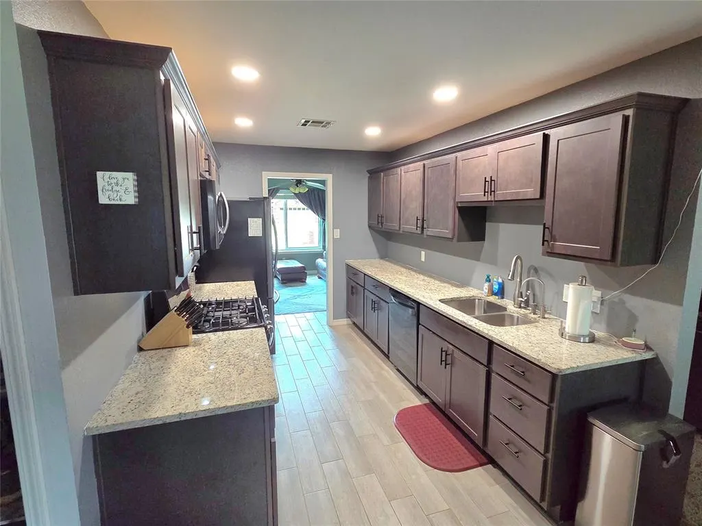 Photo 9 — 605 Hayes Street, Altus, OK 73521