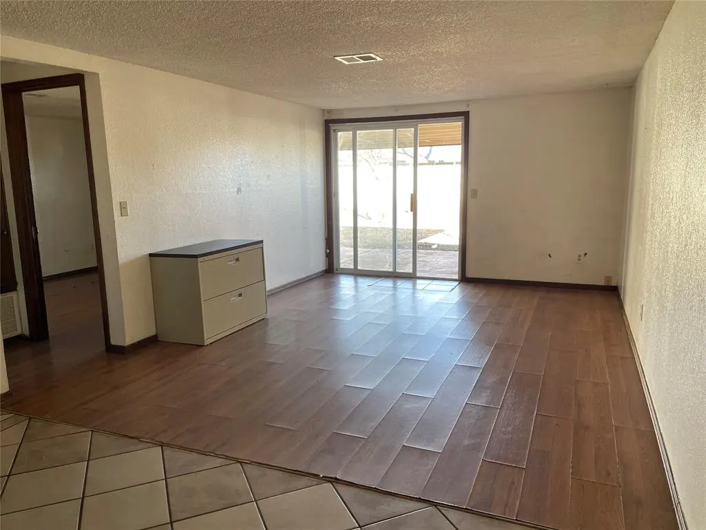 Photo 2 — 7523 NW 113th Place, Oklahoma City, OK 73162
