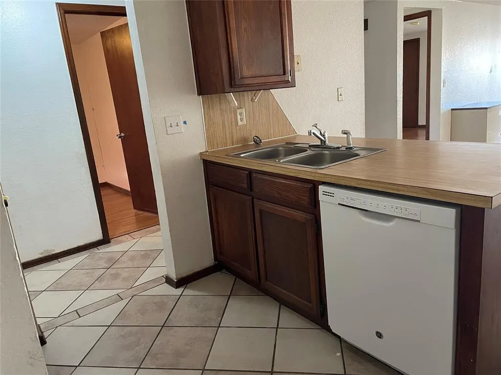Photo 5 — 7523 NW 113th Place, Oklahoma City, OK 73162