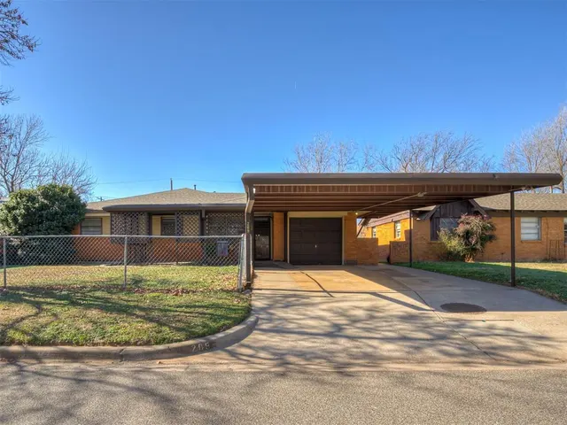 Photo 3 — 209 S Irving Drive, Moore, OK 73160