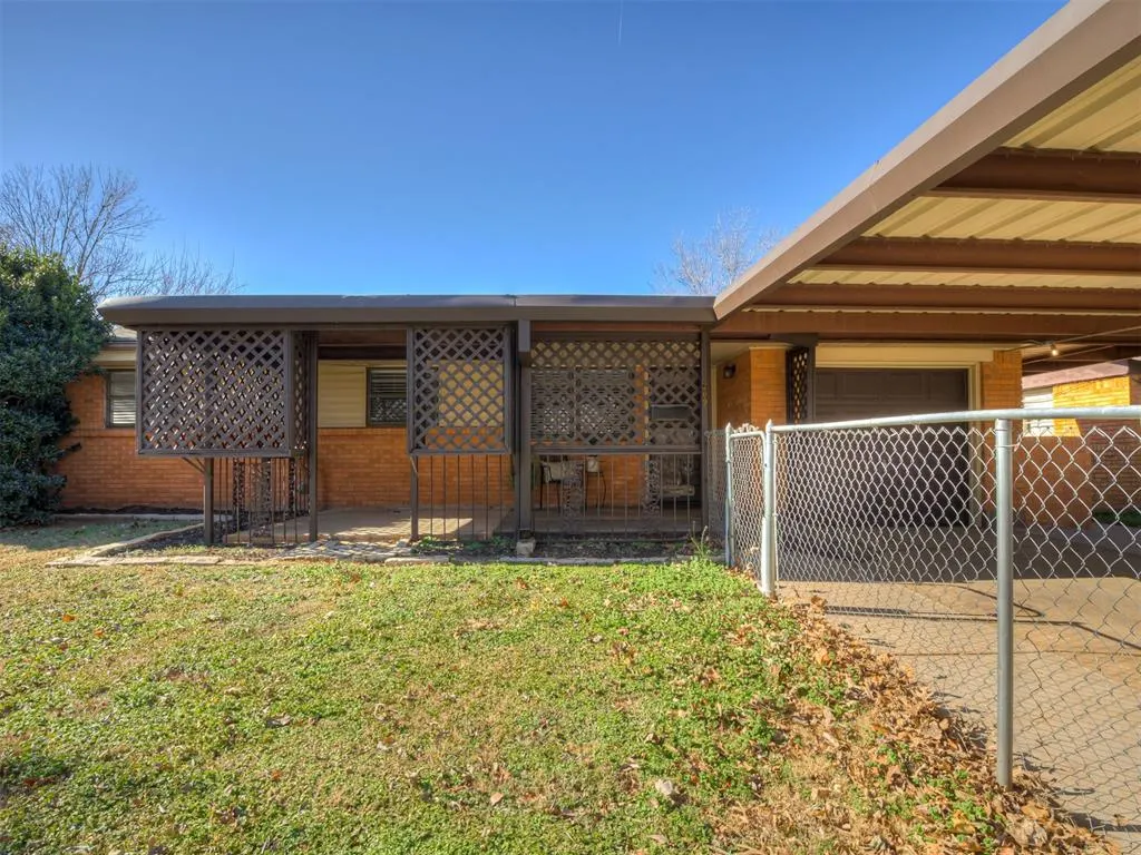 Photo 4 — 209 S Irving Drive, Moore, OK 73160