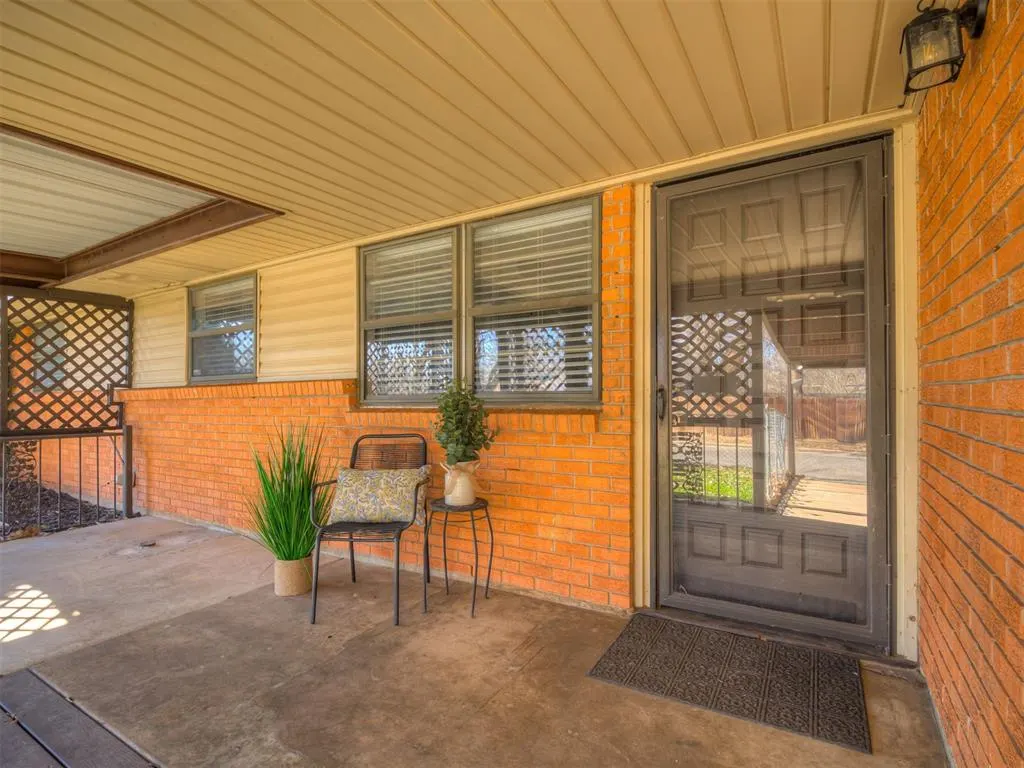 Photo 5 — 209 S Irving Drive, Moore, OK 73160