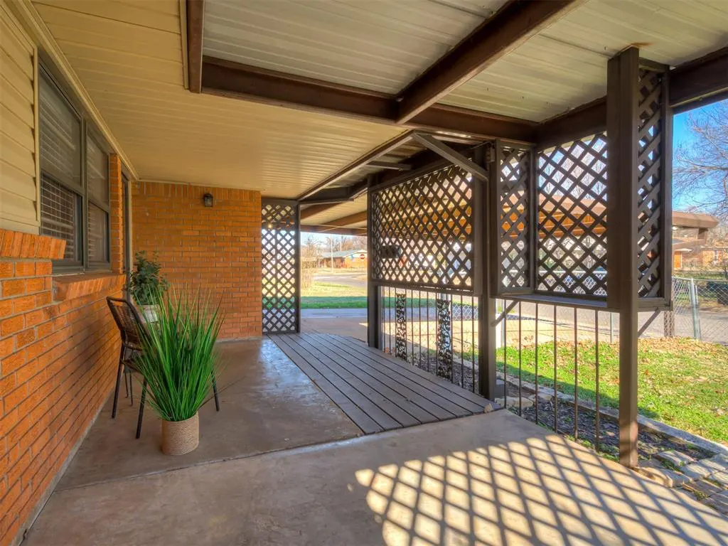 Photo 6 — 209 S Irving Drive, Moore, OK 73160