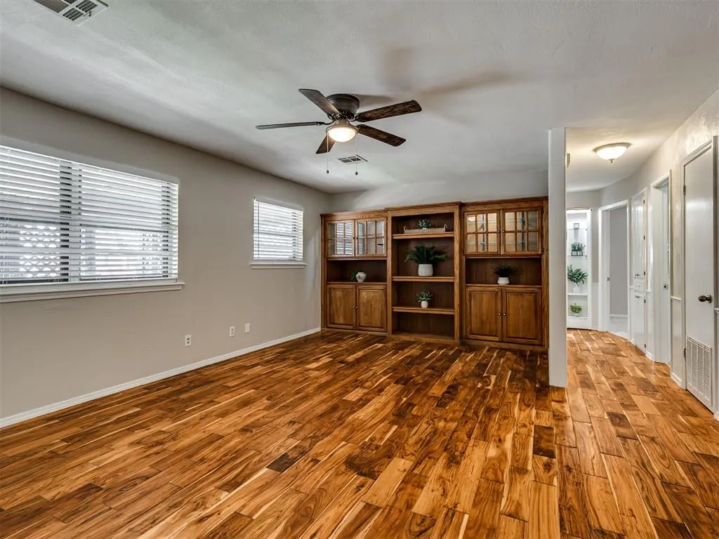 Photo 7 — 209 S Irving Drive, Moore, OK 73160