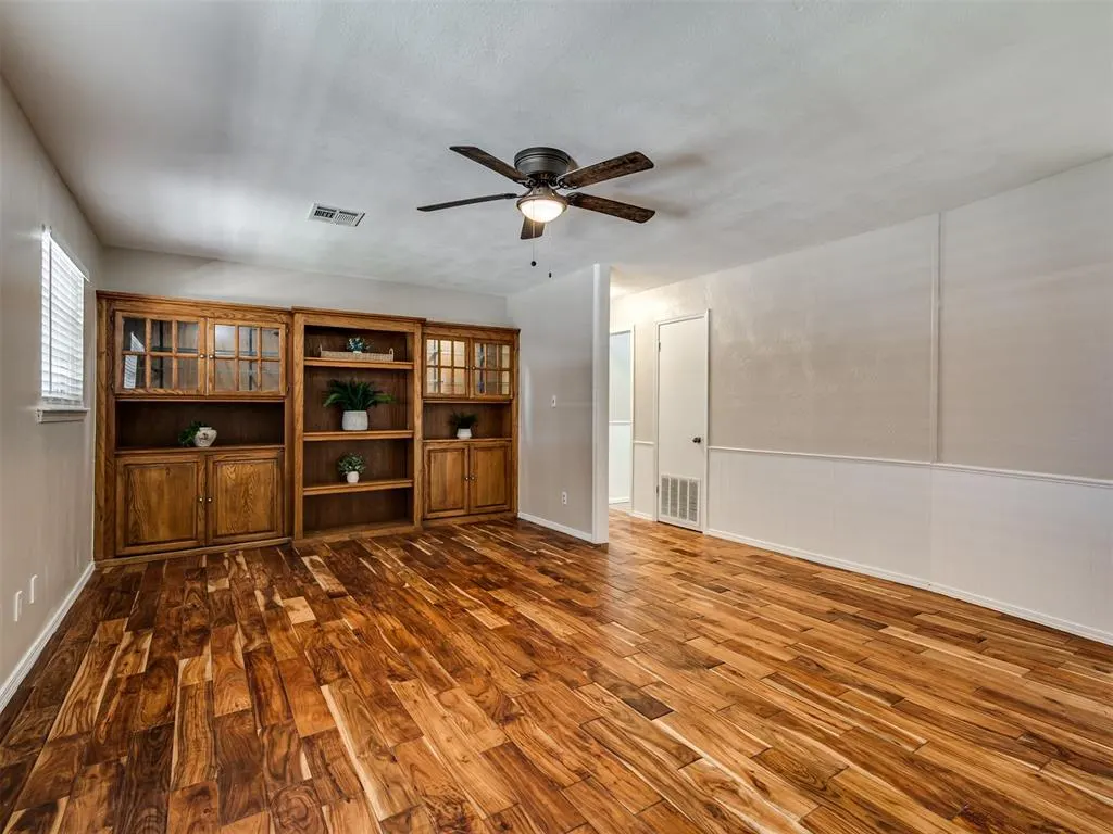 Photo 8 — 209 S Irving Drive, Moore, OK 73160