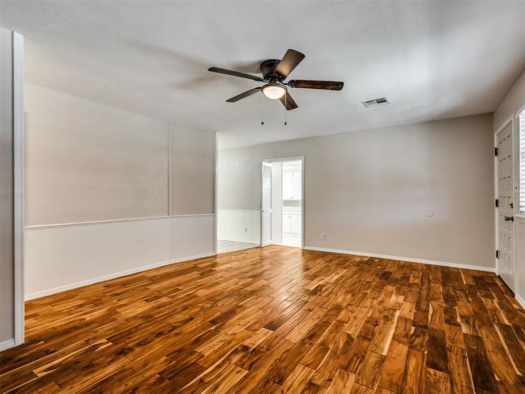 Photo 9 — 209 S Irving Drive, Moore, OK 73160