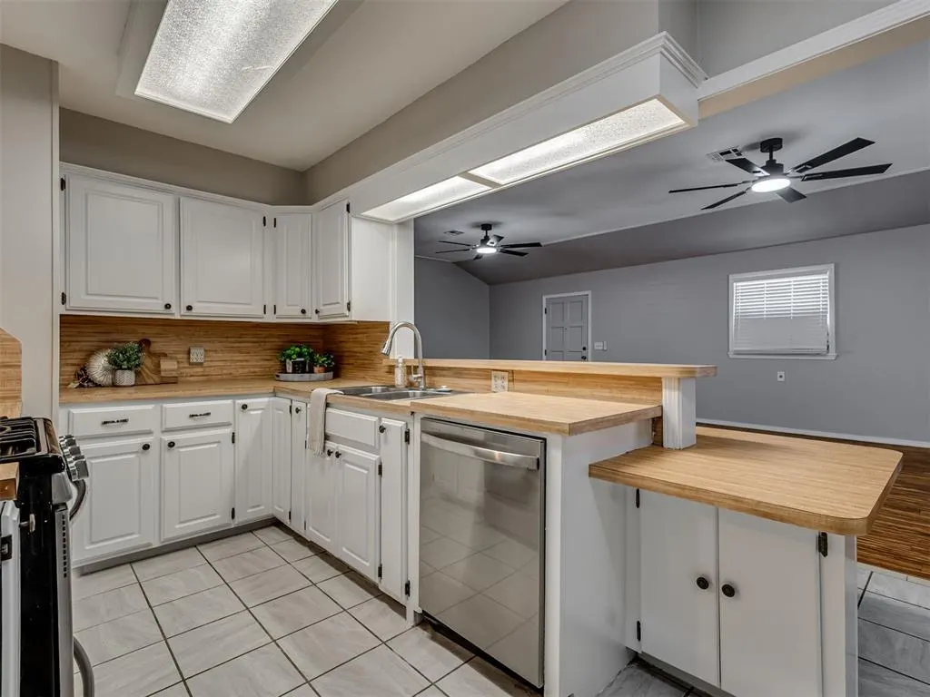Photo 10 — 209 S Irving Drive, Moore, OK 73160