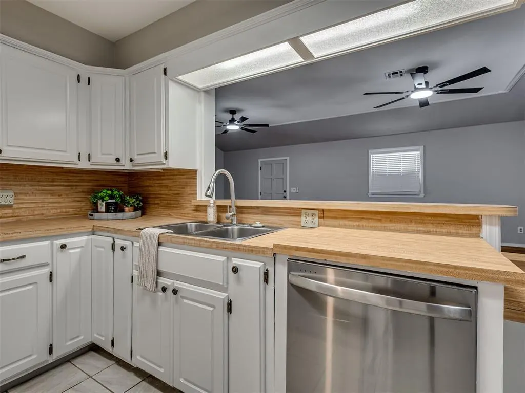 Photo 11 — 209 S Irving Drive, Moore, OK 73160