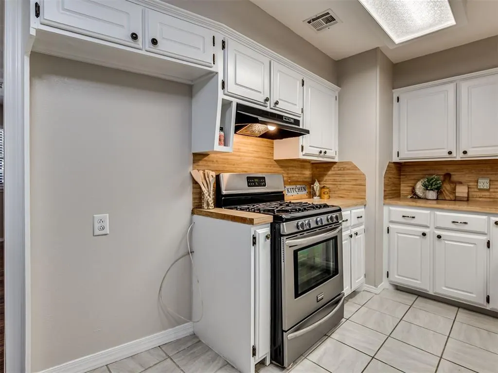 Photo 12 — 209 S Irving Drive, Moore, OK 73160