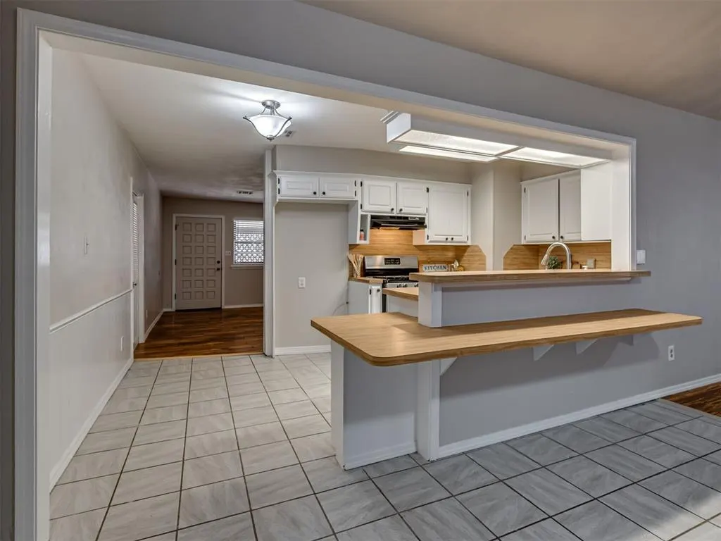 Photo 14 — 209 S Irving Drive, Moore, OK 73160