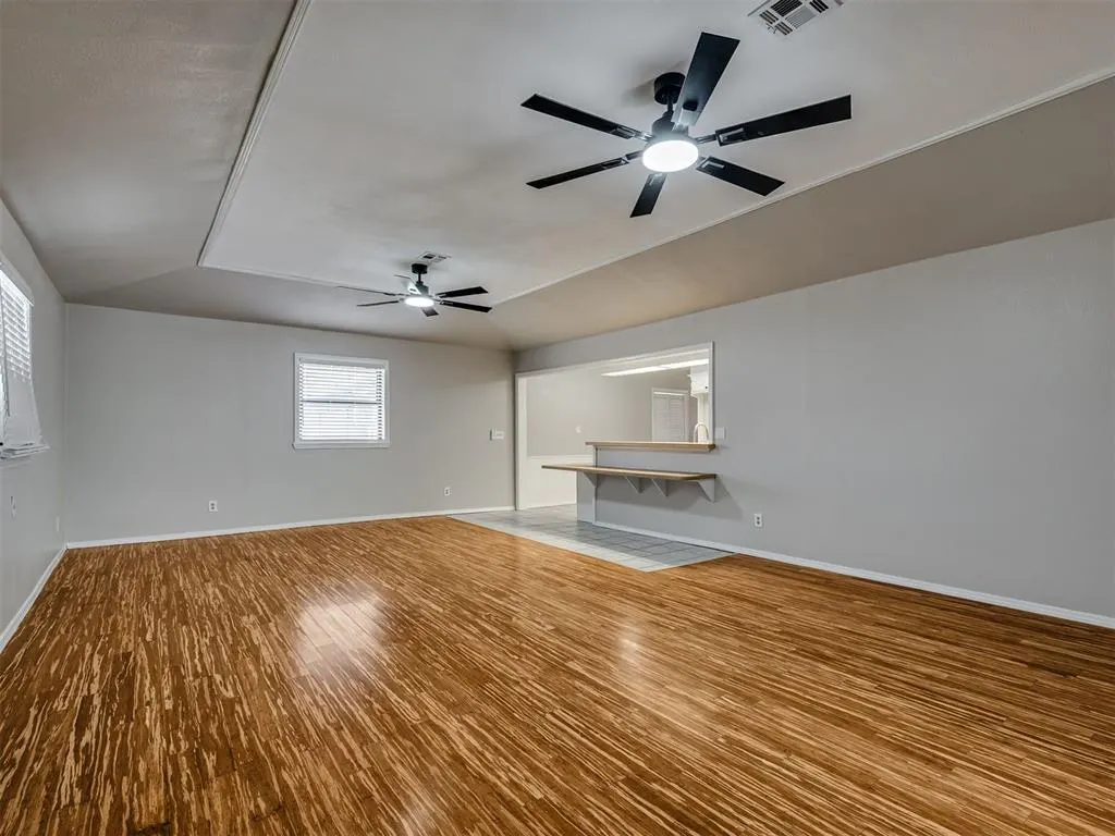 Photo 17 — 209 S Irving Drive, Moore, OK 73160
