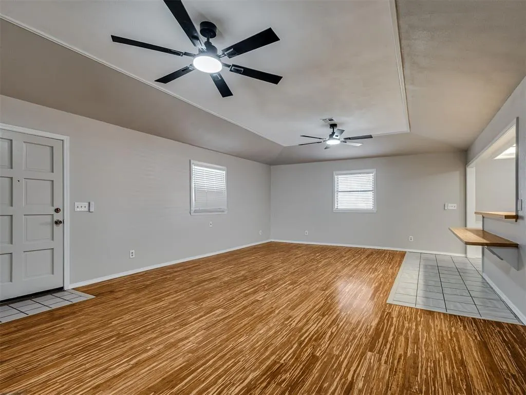 Photo 18 — 209 S Irving Drive, Moore, OK 73160