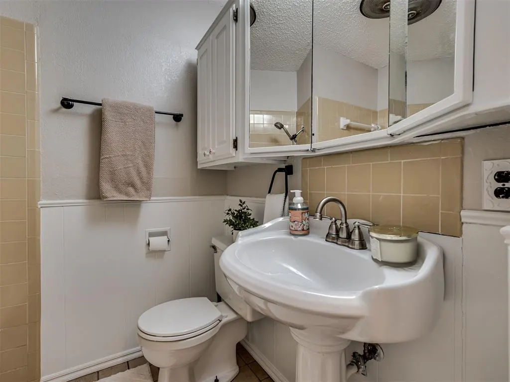 Photo 27 — 209 S Irving Drive, Moore, OK 73160