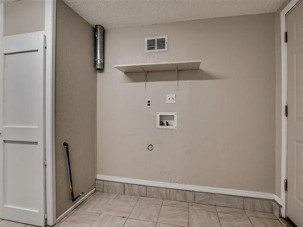 Photo 34 — 209 S Irving Drive, Moore, OK 73160