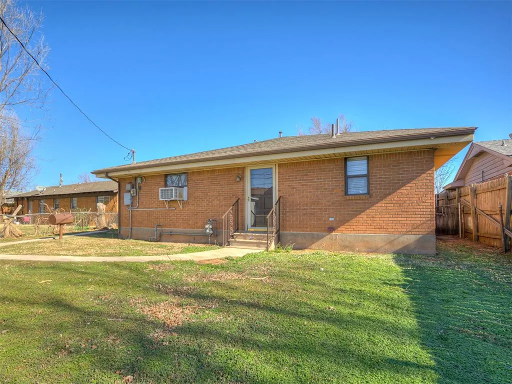 Photo 35 — 209 S Irving Drive, Moore, OK 73160